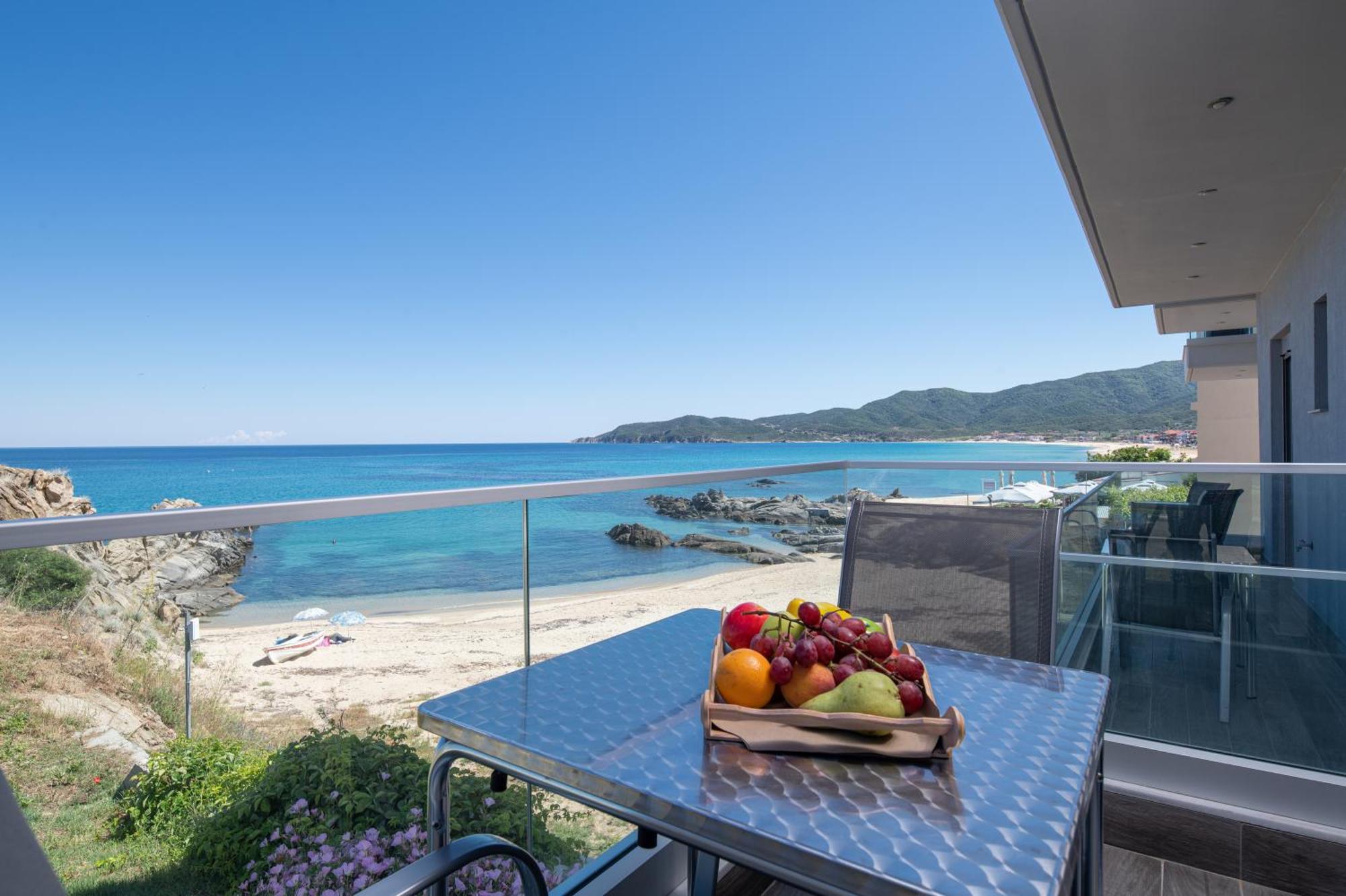 Almare Seaside Studios & Suites - Sarti Sithonia Bagian luar foto