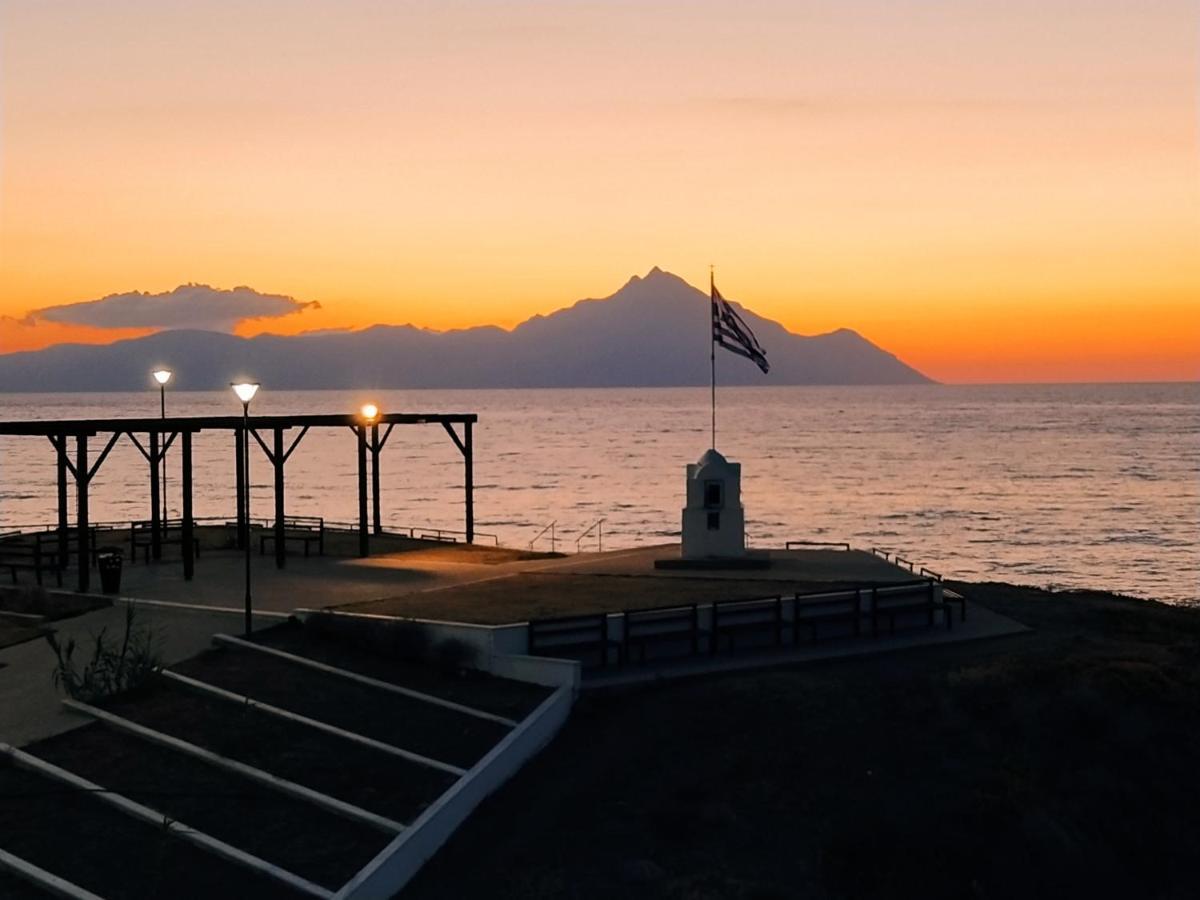 Almare Seaside Studios & Suites - Sarti Sithonia Bagian luar foto