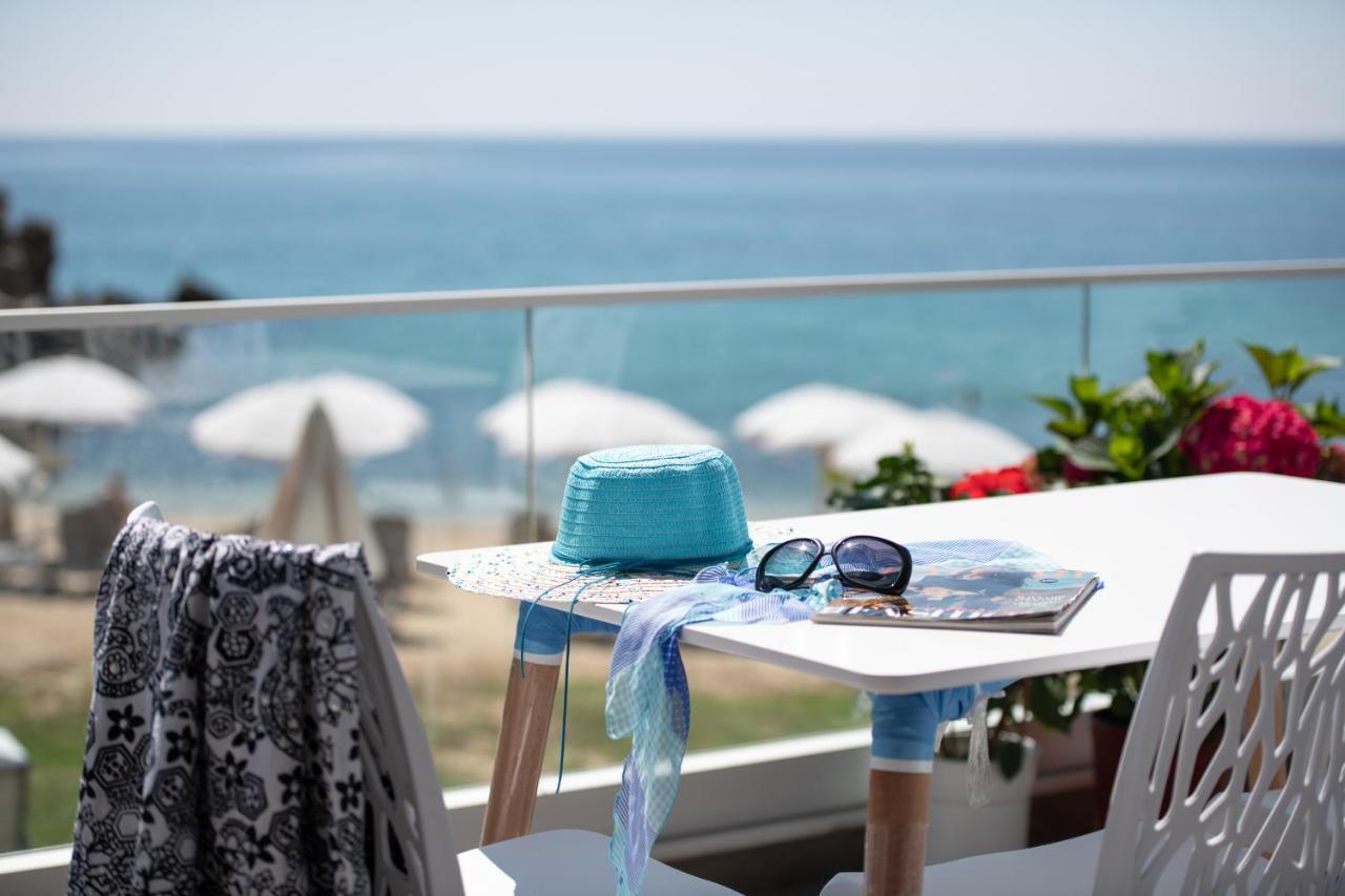 Almare Seaside Studios & Suites - Sarti Sithonia Bagian luar foto