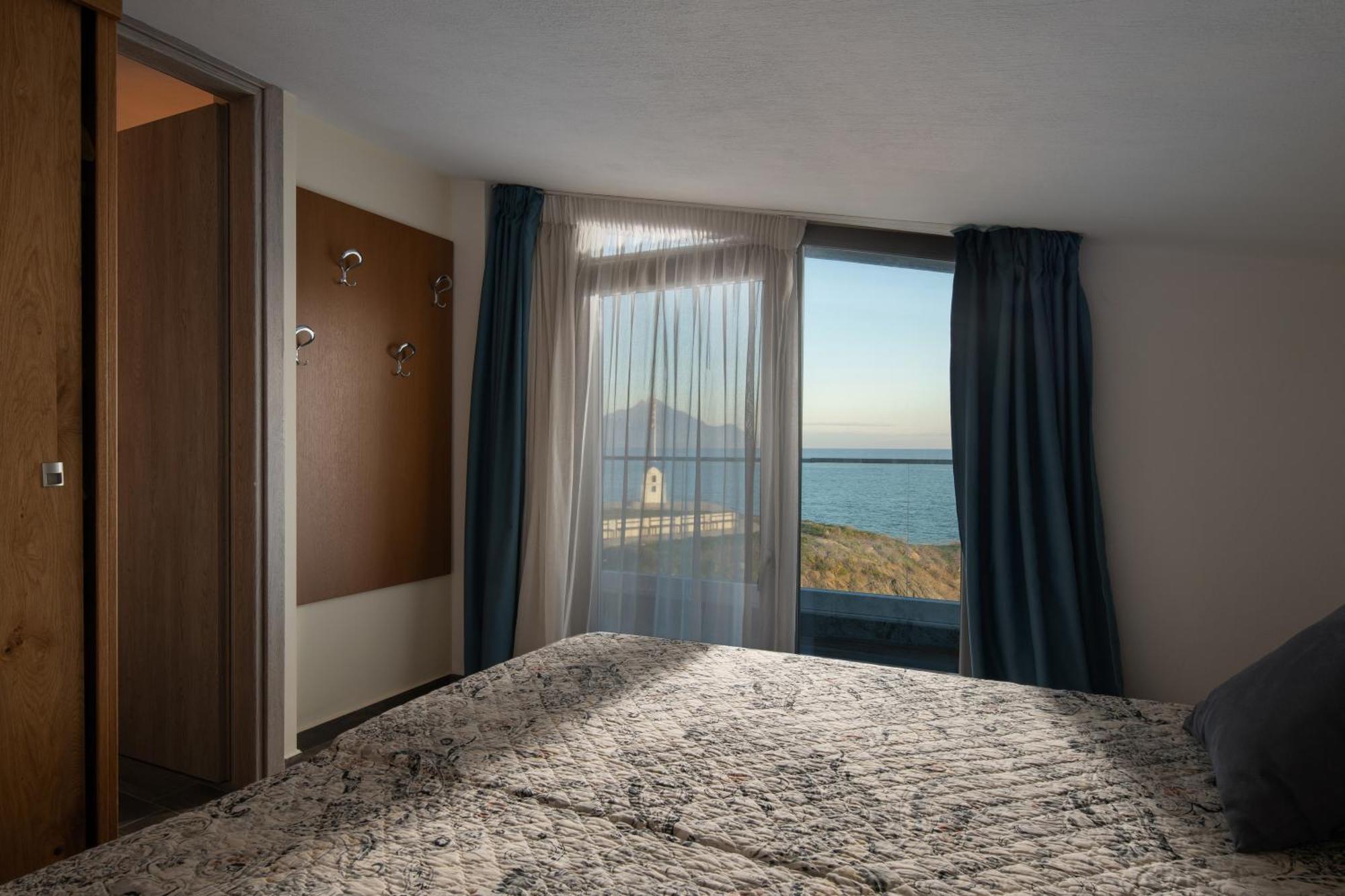 Almare Seaside Studios & Suites - Sarti Sithonia Bagian luar foto